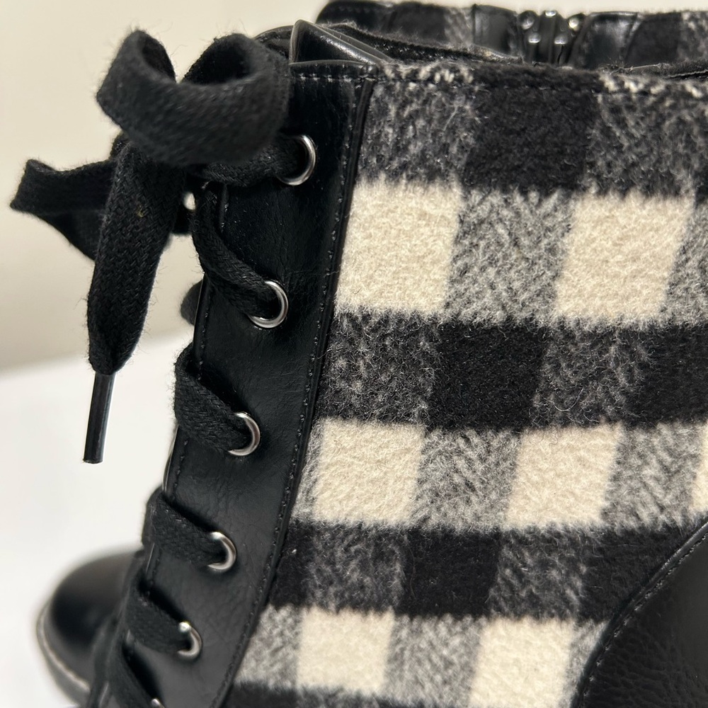 BCBGeneration Pilas Plaid Lace Up Boots Black Cream Size 8 - Picture 6 of 13